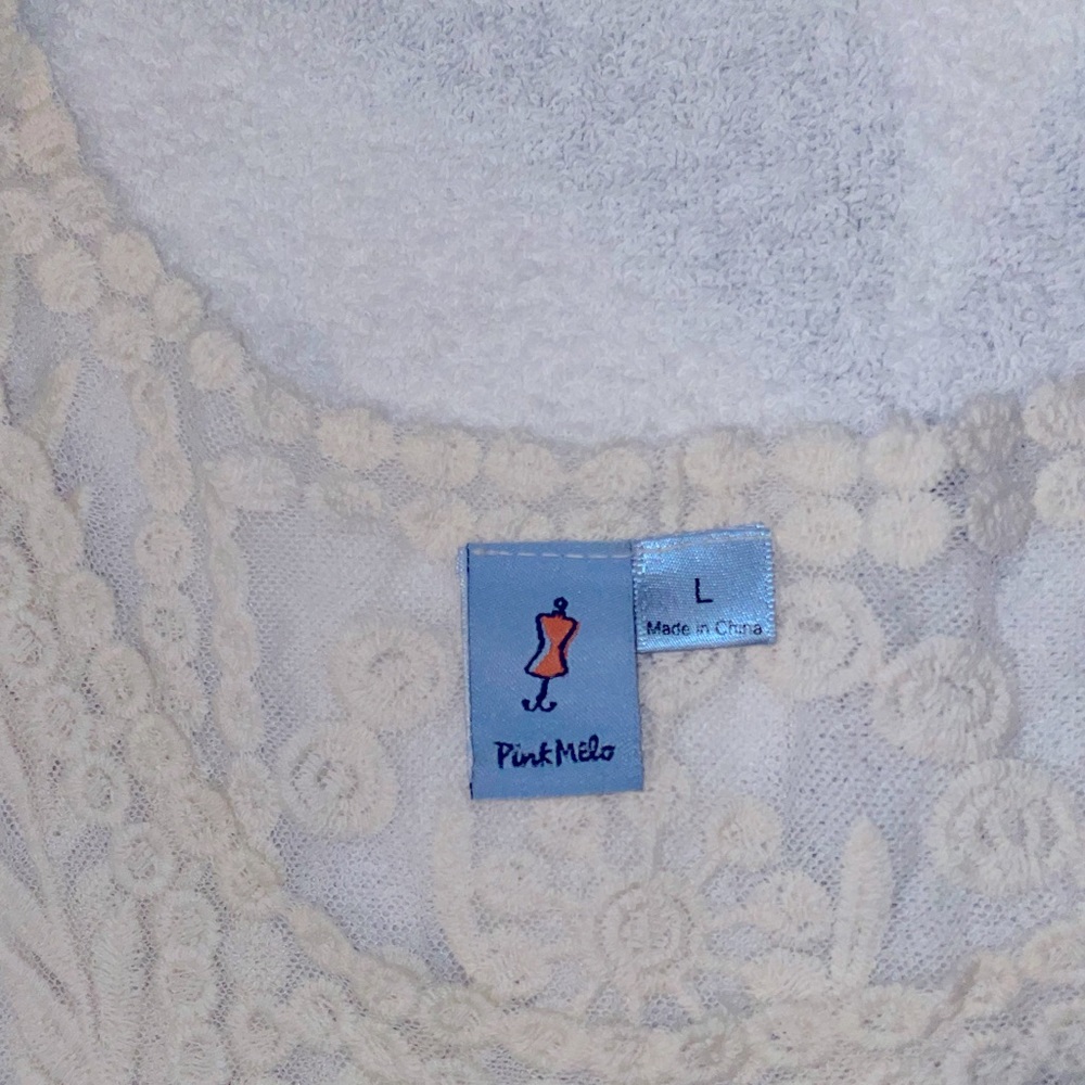 LACE TANK TOP- SIZE L- ROUNDED NECKLINE - Picture 3 of 3